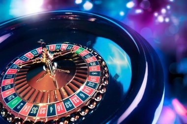 Free-spin feature trigger screen